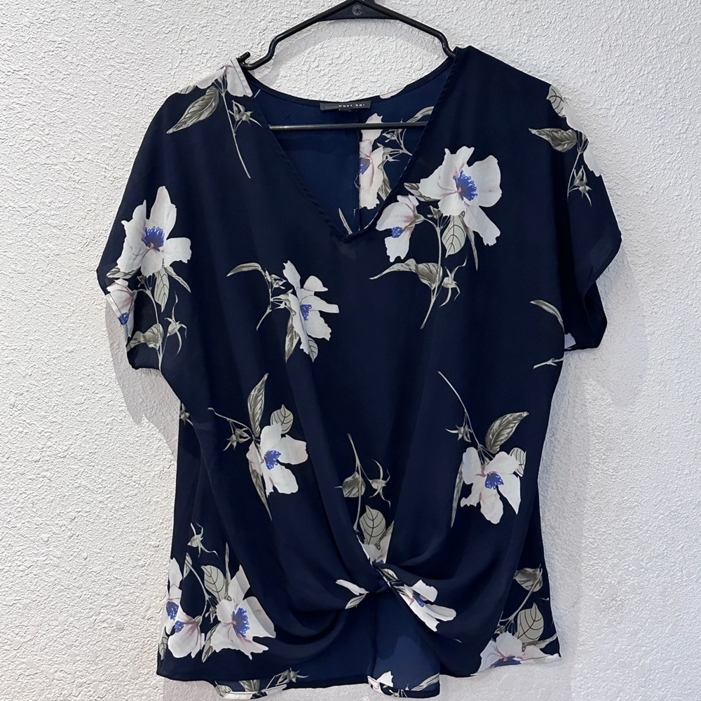 BNWOT West Kei women’s M top.